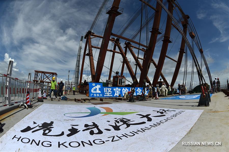 Завершена стыковка главного пролета моста Сянган -- Чжухай -- Аомэнь