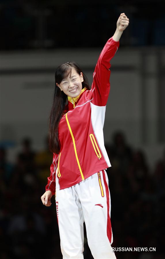 （里约奥运会·领奖台）（3）击剑——女子重剑个人赛：中国选手孙一文获得铜牌