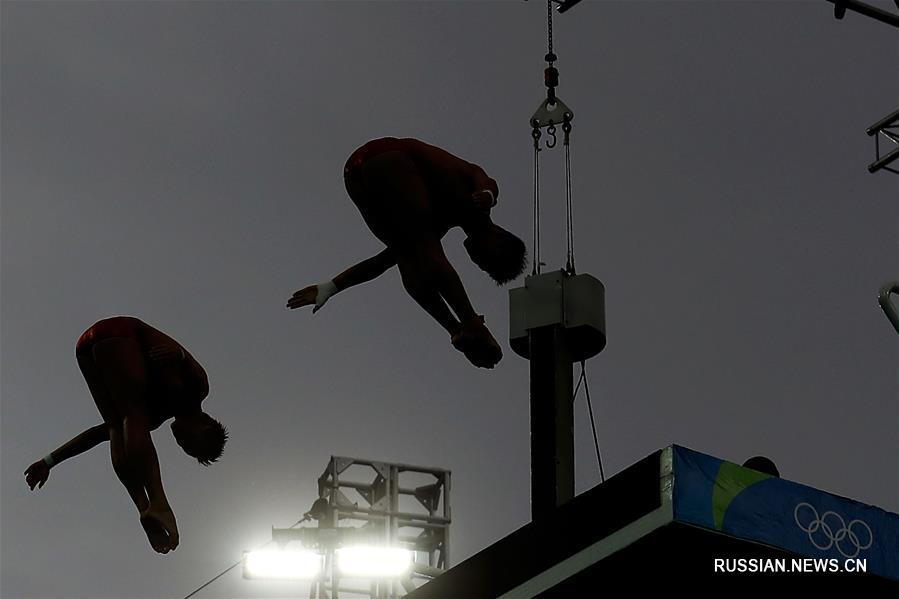 /Олимпиада-2016/ Китайские спортсмены завоевали золото в синхронных прыжках с вышки  на Олимпиаде в Рио