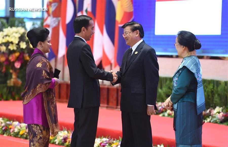 В Лаосе начали работу саммиты АСЕАН 