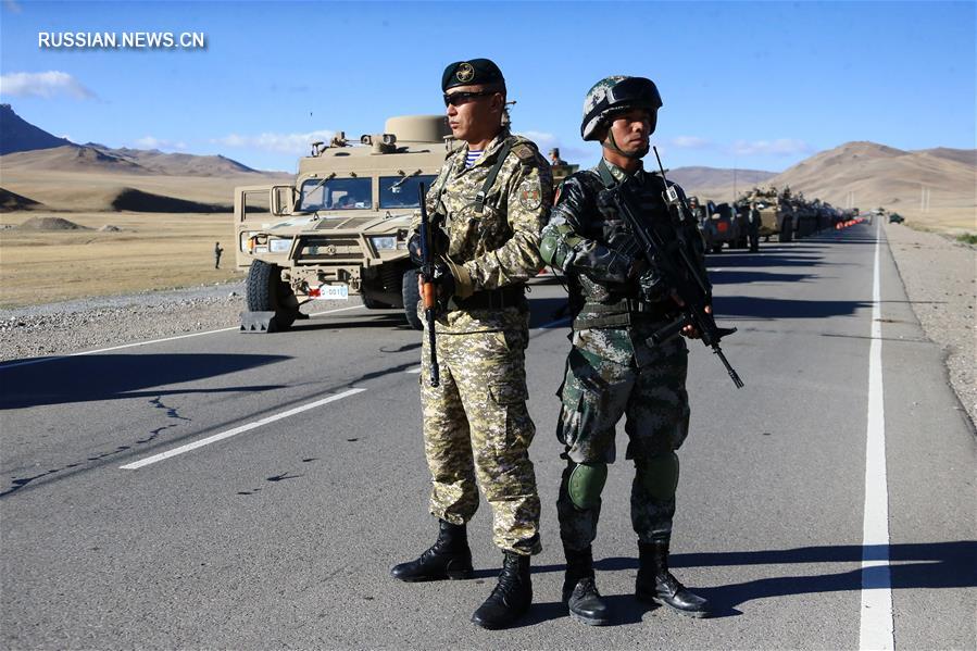 Китайские военнослужащие прибыли в Кыргызстан для участия в "Мирной миссии-2016"