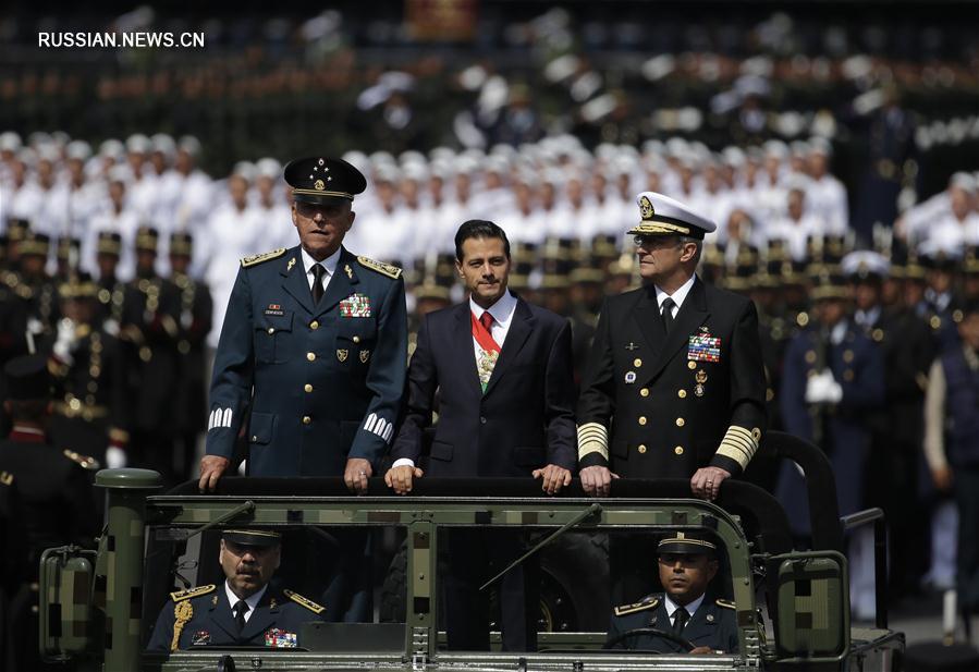 Мексика встретила 206-ю годовщину провозглашения независимости военным парадом в  столице 