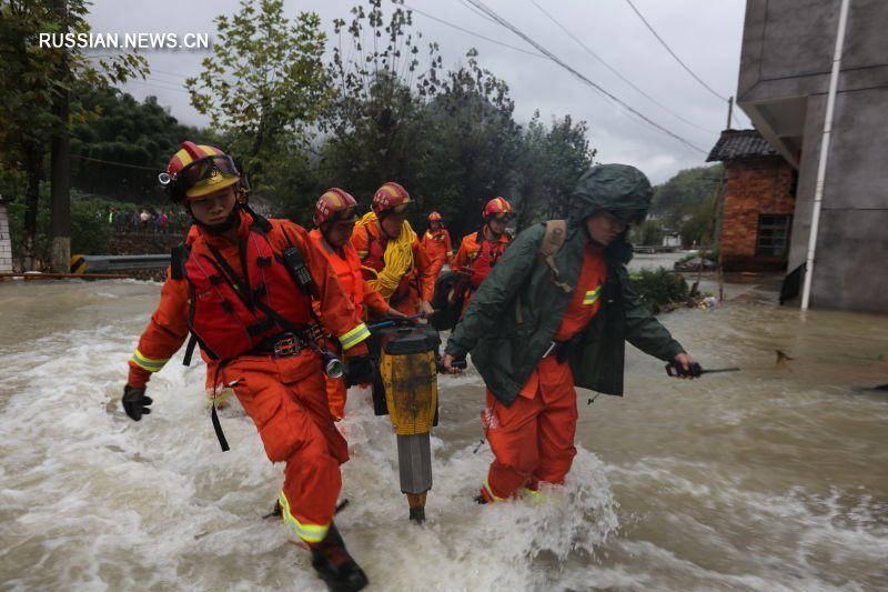 В провинции Чжэцзян продолжается поисково-спасательная работа после схода горного  оползня