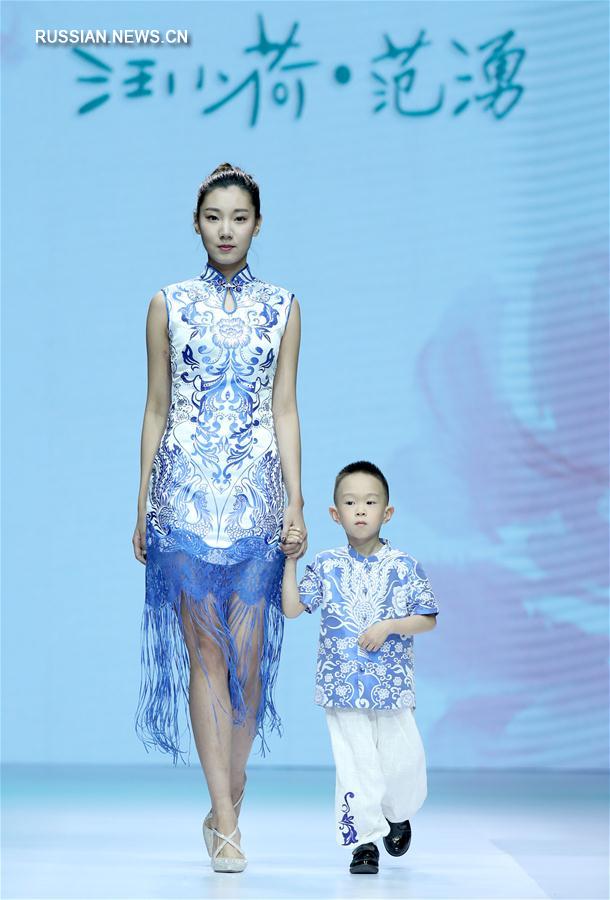 Показ коллекции дизайнера Фань Юна на Пекинской неделе моды