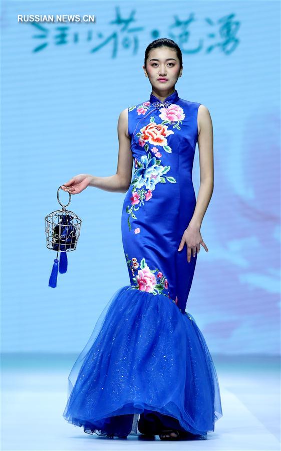 Показ коллекции дизайнера Фань Юна на Пекинской неделе моды