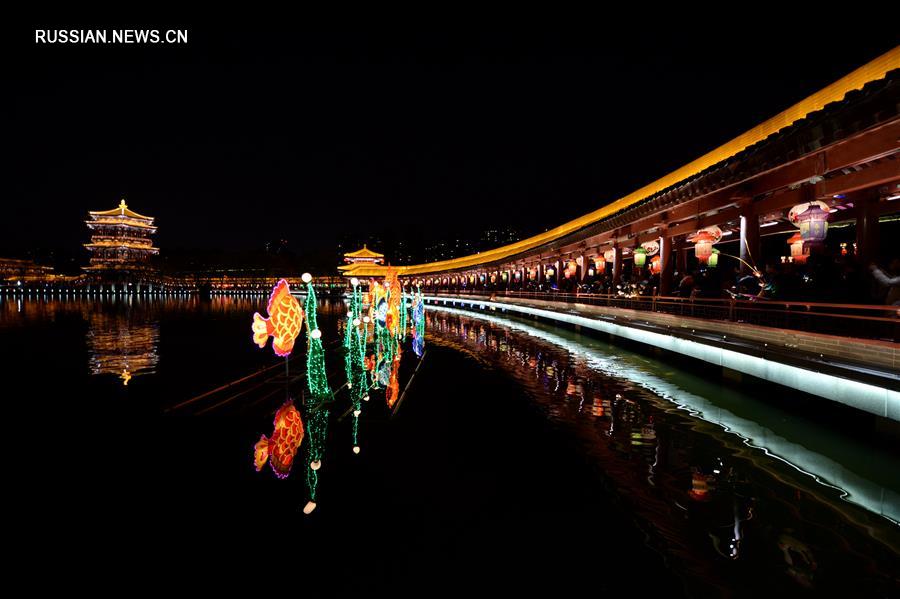 Праздничные гулянья по случаю Праздника фонарей в Сиане