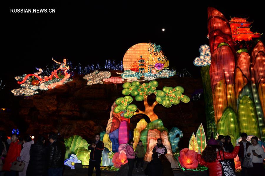 Праздничные гулянья по случаю Праздника фонарей в Сиане