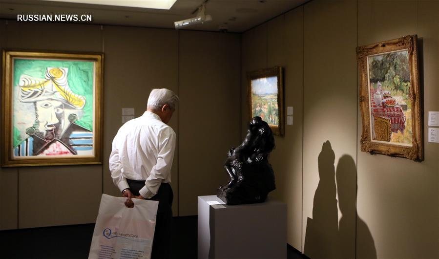 Выставка лотов аукциона "Сотбис" открылась в Сянгане