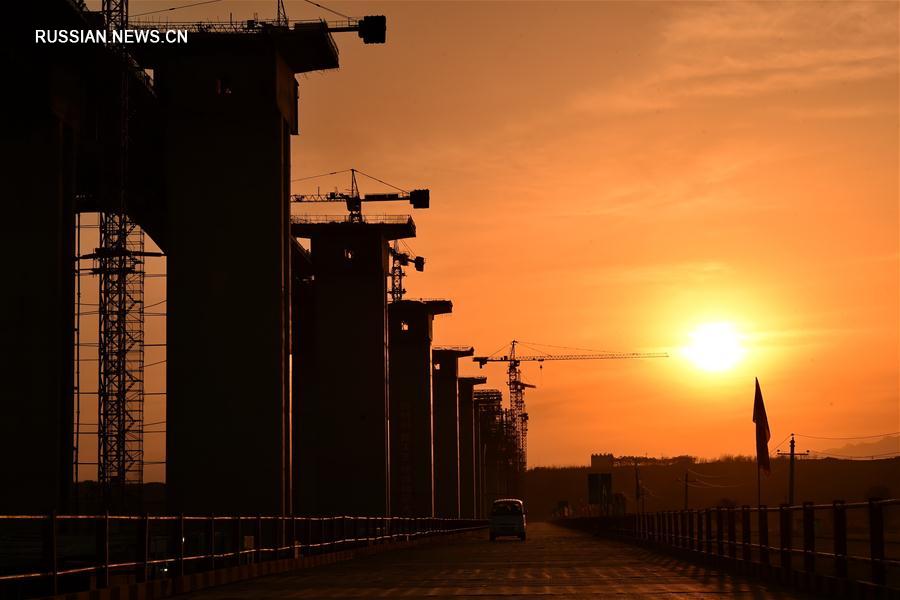 Строительство скоростного автомобильного моста через Хуанхэ в провинции Шаньси