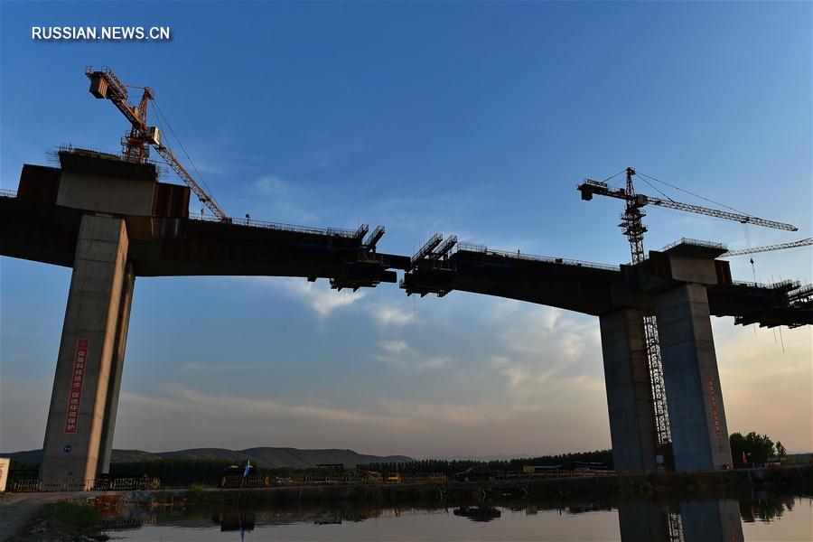 Строительство скоростного автомобильного моста через Хуанхэ в провинции Шаньси