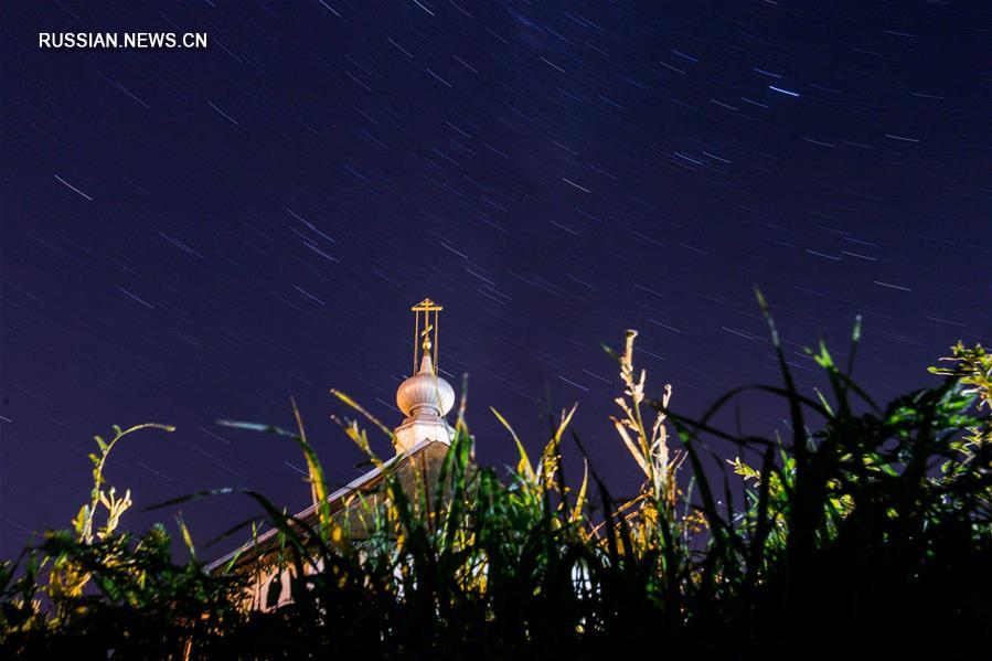 Купол храма на фоне ночного неба