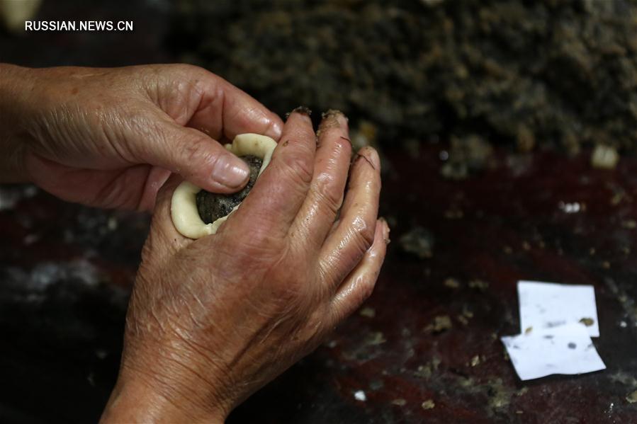 Лунные пряники по старинному рецепту готовят к празднику в провинции Аньхой