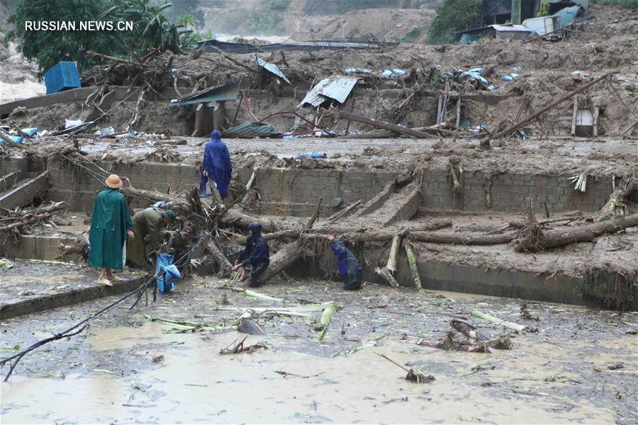 Во Вьетнаме в результате проливных дождей погибли семь человек