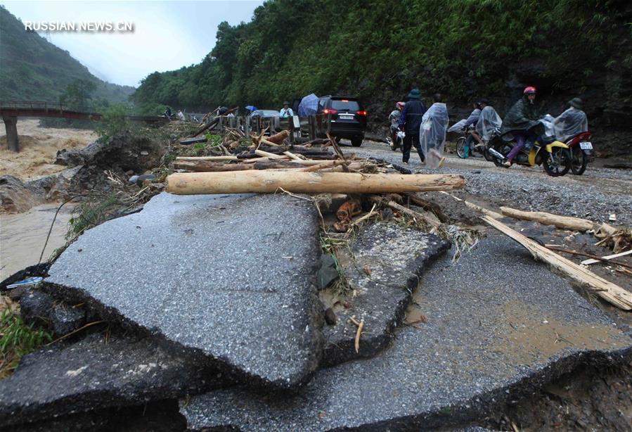 Во Вьетнаме в результате проливных дождей погибли семь человек