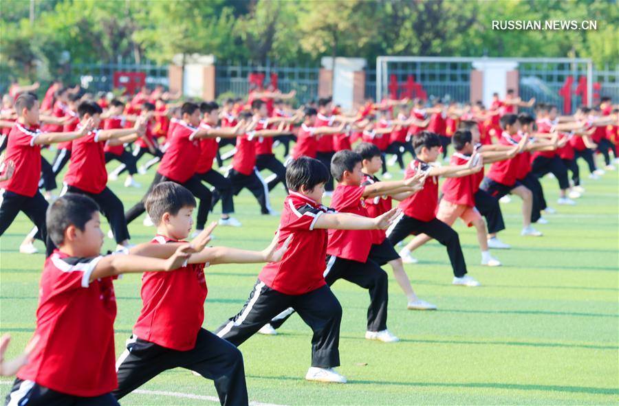 Занятия боевыми искусствами у школьников в провинции Цзянсу