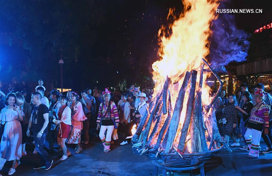 Ийский Праздник факелов в древнем городке Ижэнь