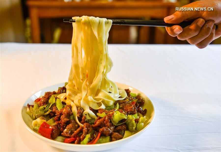 Среди деликатесов Синьцзяна все могут найти вкус родных краев