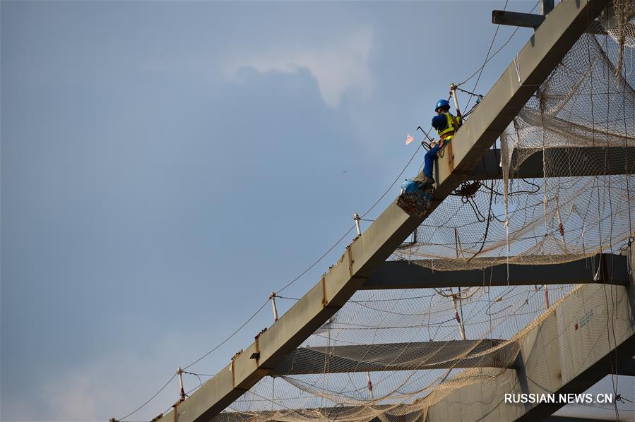Успешно идут работы по монтажу железной конструкции Шэньчжэньского международного центра конференций и выставок 