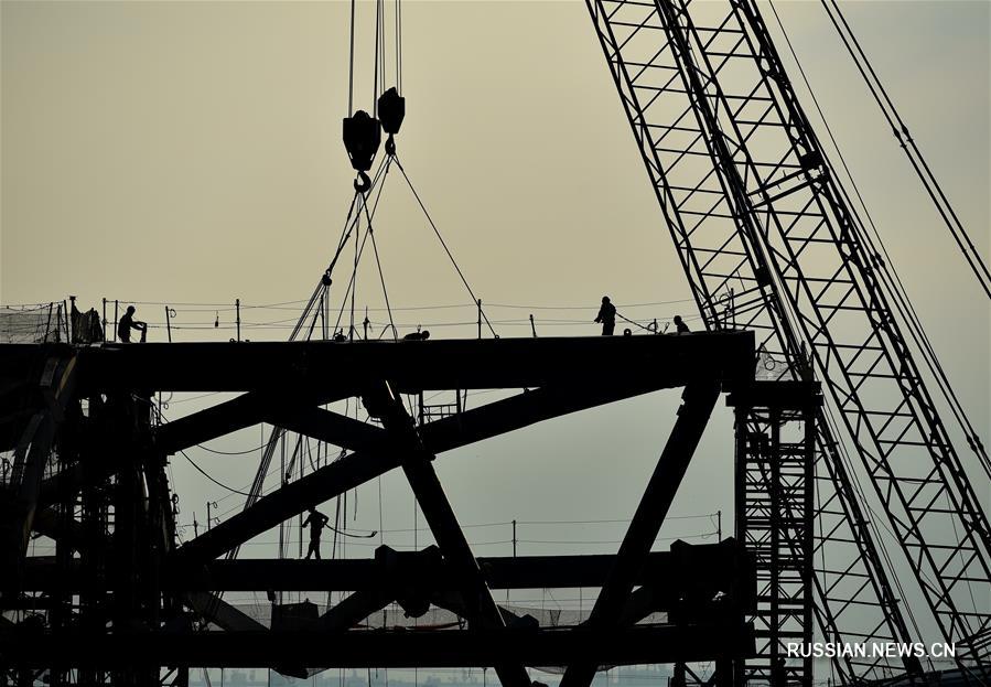 Успешно идут работы по монтажу железной конструкции Шэньчжэньского международного центра конференций и выставок