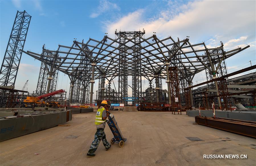 Успешно идут работы по монтажу железной конструкции Шэньчжэньского международного центра конференций и выставок