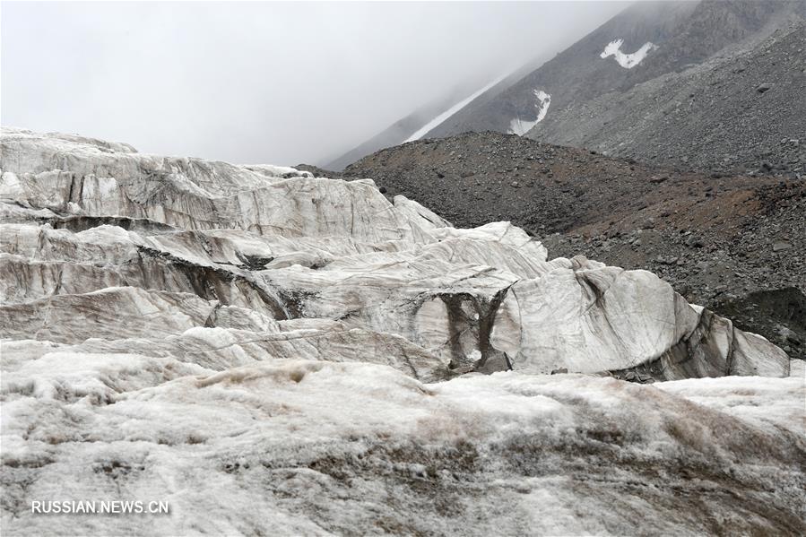 Ледник в Субэй-Монгольском автономном уезде провинции Ганьсу