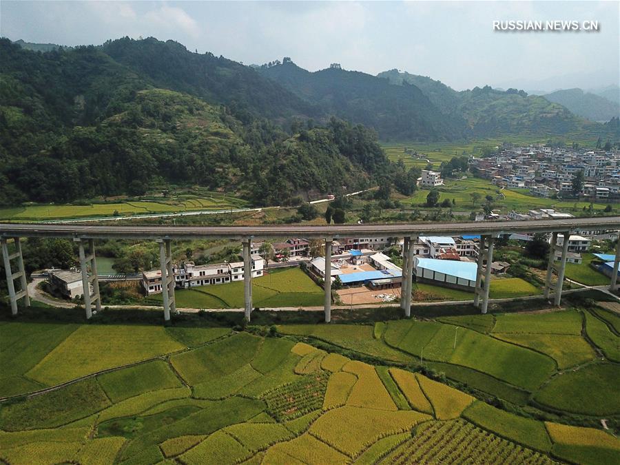 Участок скоростной автомагистрали Ланьчжоу-Хайкоу в провинции Гуйчжоу