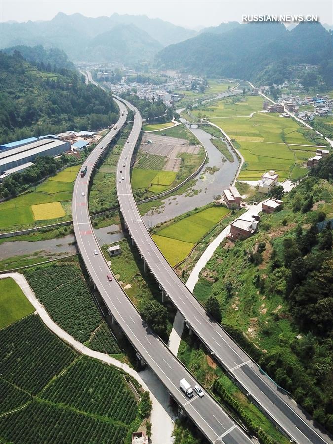 Участок скоростной автомагистрали Ланьчжоу-Хайкоу в провинции Гуйчжоу