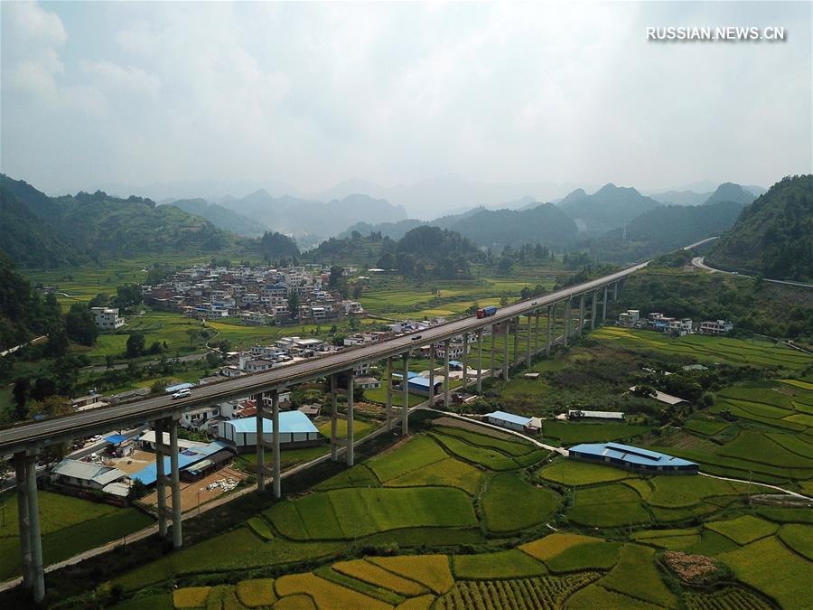 Участок скоростной автомагистрали Ланьчжоу-Хайкоу в провинции Гуйчжоу