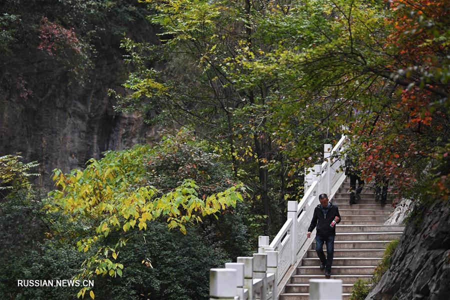 Осень в живописном районе на северо-западе Китая