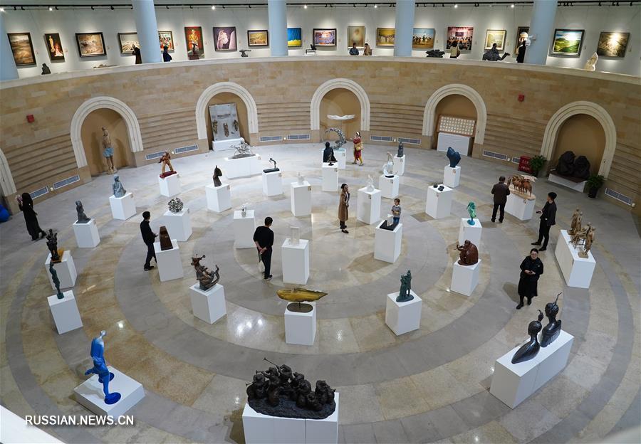 В Сиане открылась выставка произведений искусства, созданных людьми из западных районах Китая