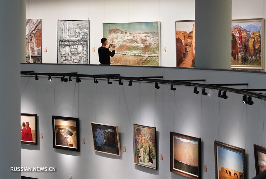 В Сиане открылась выставка произведений искусства, созданных людьми из западных районах Китая