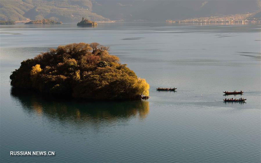 Очаровательные пейзажи озера Лугу в провинции Юньнань