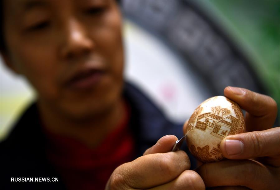 Изящная резьба по яичной скорлупе в провинции Аньхой