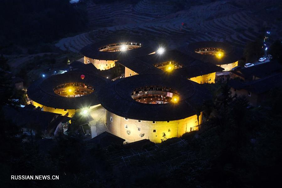 Глинобитные дома-крепости "тулоу" в провинции Фуцзянь