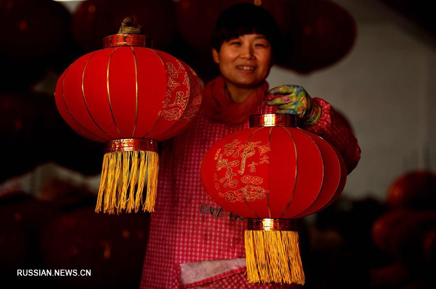 Изготовление гаочэнских дворцовых фонарей к Новому году