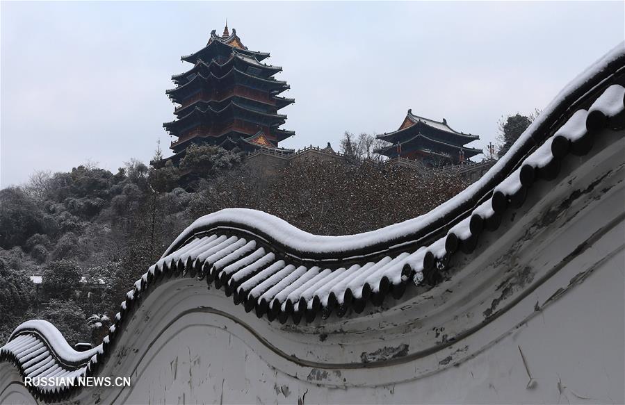 Древние стены Китая под снегом