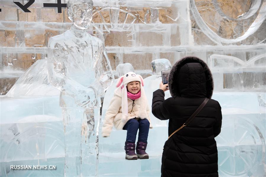 Ледяные скульптуры в центре Харбина