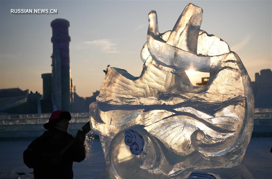 Международный конкурс ледяных скульптур продолжается в Харбине