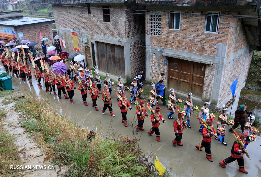 Народные гулянья "Датуннянь" в уезде Жуншуй