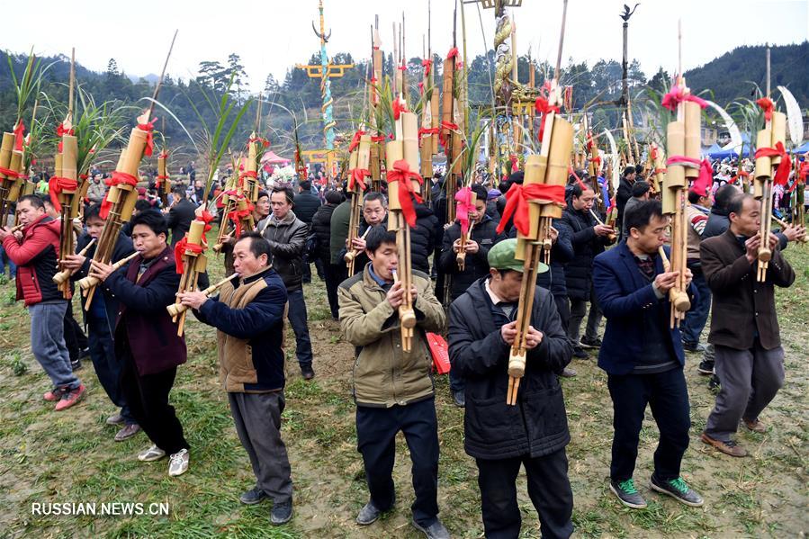 Весенний праздник народности мяо в уезде Жуншуй