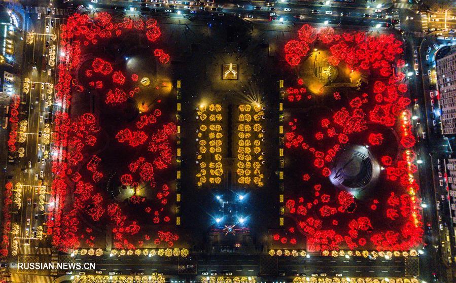 Вечерний Китай в огнях праздничной иллюминации