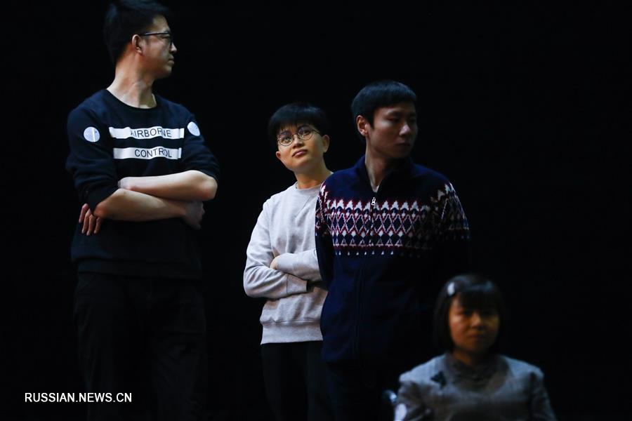 "Редкие объятия" -- Театральную постановку в поддержку людей с орфанными заболеваниями показали в Пекине