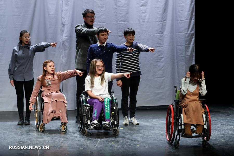 "Редкие объятия" -- Театральную постановку в поддержку людей с орфанными заболеваниями показали в Пекине