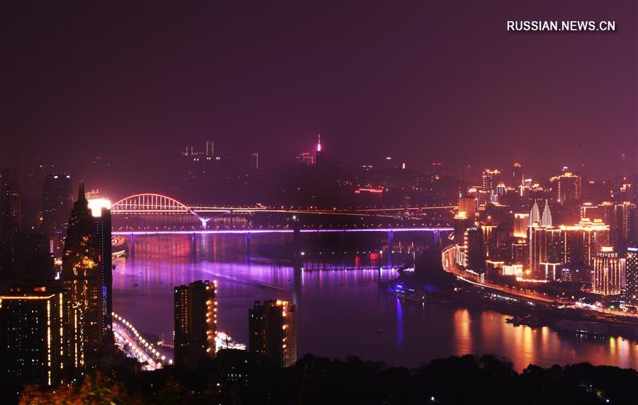 Вечерний пейзаж города Чунцин
