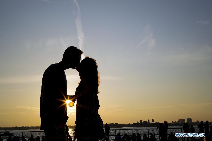 （国际·编辑连线）（5）夏天，多么不舍说再见