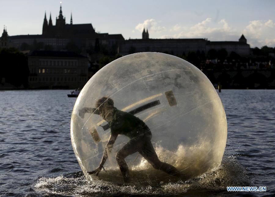 （国际&middot;编辑连线）（11）夏天，多么不舍说再见