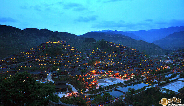 Ночные пейзажи Цяньдуннань-Мяо-Дунского автономного округа провинции Гуйчжоу