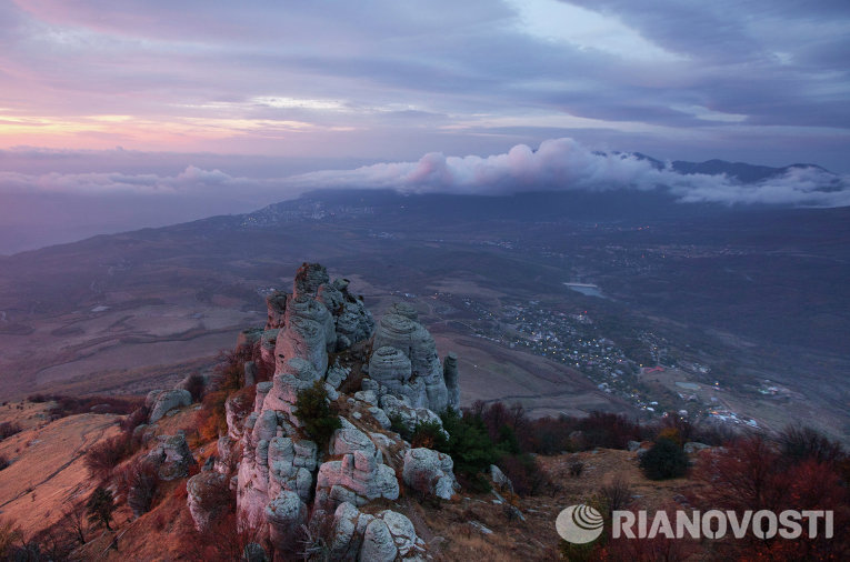 Вид на гору Демерджи в Крыму