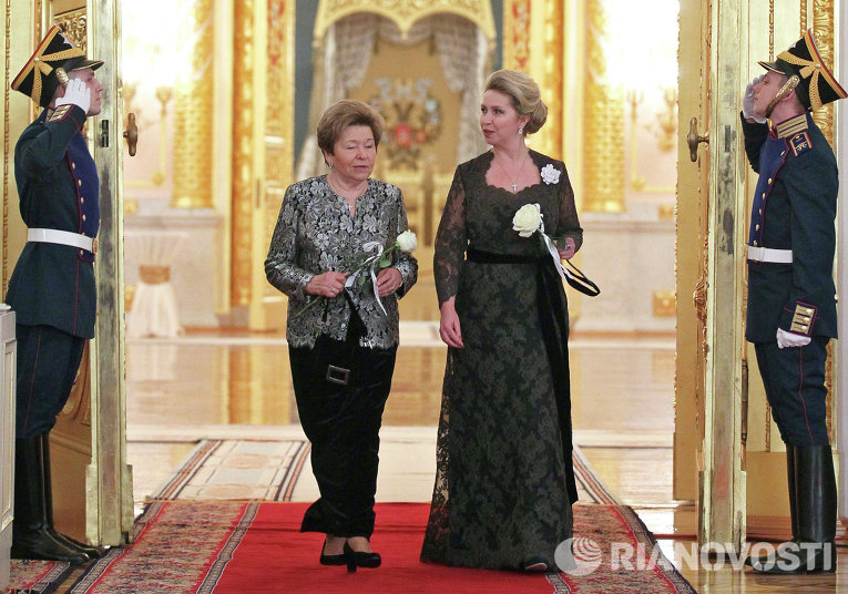 Наина Ельцина и Светлана Медведева на благотворительном вечере в Кремле