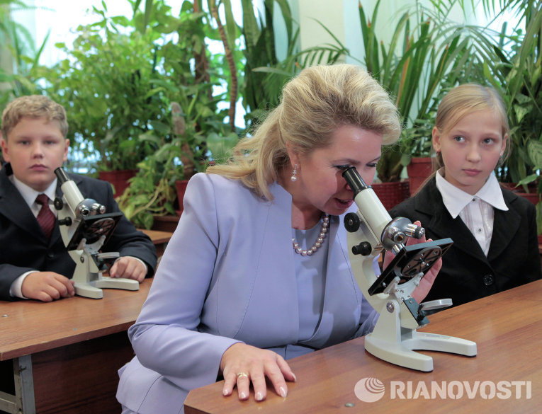 Светлана Медведева в петербургской средней школе №305